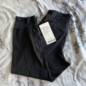 Brand new lululemon align jogger crop size 6
